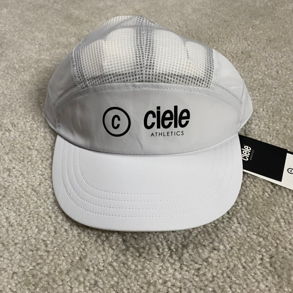 Ciele Athletics FSTCap SC Classic Trooper Running Hat White Mesh 5-Panel Cap NWT